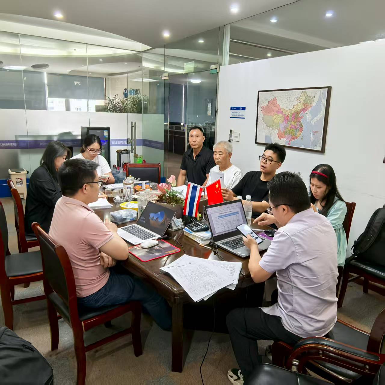 Zhejiang Haivo Electrical با موفقیت گواهینامه های سه گانه ISO را تمدید می کند ، و تعهد به ایمنی قدرت جهانی را تقویت می کند