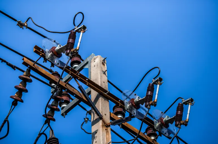 راهنمای کامل عایق های خطوط انتقال: از ساختار و مواد تا پیشگیری از خرابی